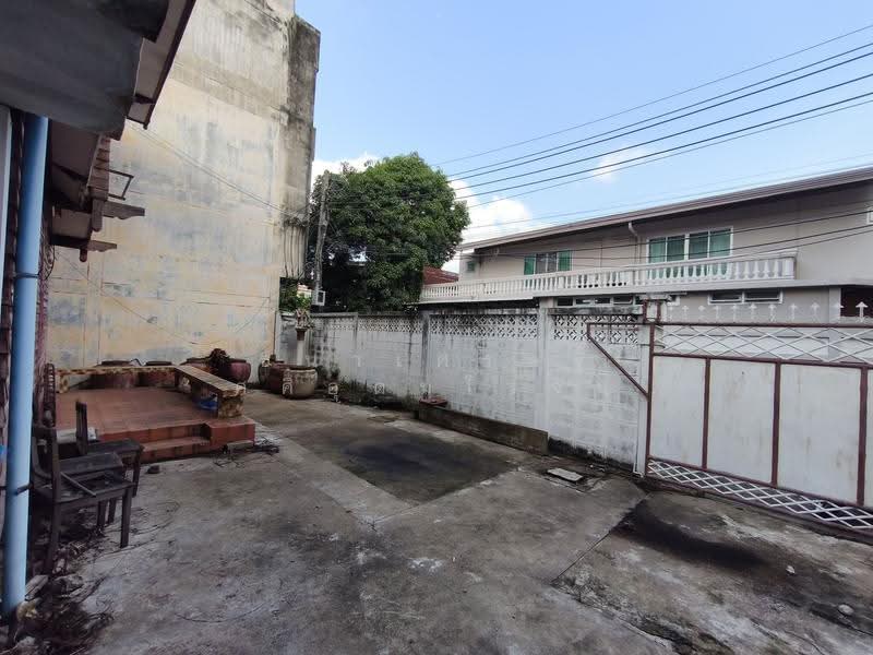 ขาย บ้านพร้อมสิ่งปลูกสร้างบ้านไม้ 2 ชั้น 54 ตร.วา ซอย จรัญสนิทวงศ์ 1 ทำเลดีใกล้ MRT ท่าพระ 650 เมตร, Bangkok, Wat Tha Pra, Bangkok Yai, Bangkok, 4 Bedrooms, 432 sqm, Single Detached House For Sale, by ธนาเศรษฐ์ ศศิอุดมโรจน์, 500625270 - DDproperty.com