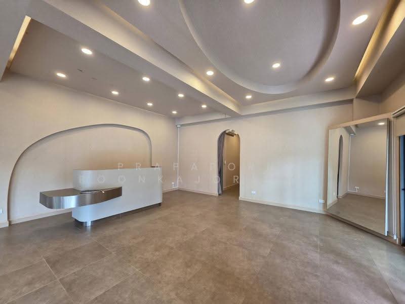 Newly Renovated Duplex Retail Space | High Visibility Facing Residence, Bangkok, Phra Kanong Nua, Watthana, Bangkok, , 228 sqm, Retail Space For Rent, by Prapaporn Boonkajonkul, 500625300 - DDproperty.com