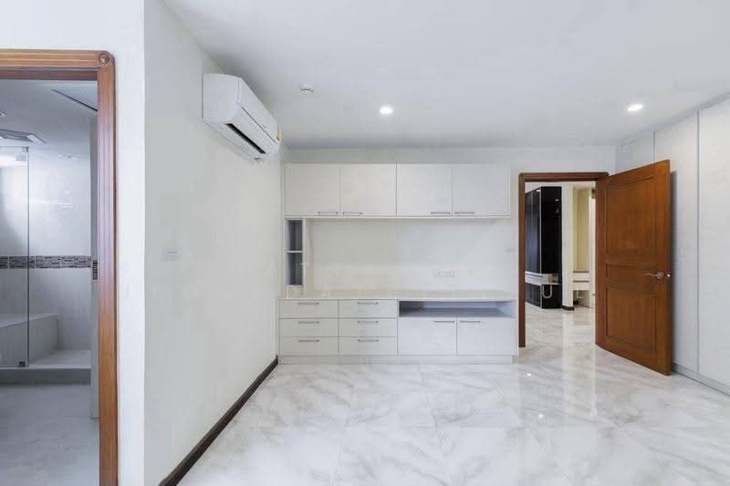 President Park Sukhumvit 24, Bangkok, 99 Sukhumvit 24 Alley, Khlongtoei Nua, Watthana, Bangkok, 3 Bedrooms, 223 sqm, Condo For Sale, by Nattapol Jedsadathitikul, 500625355 - DDproperty.com