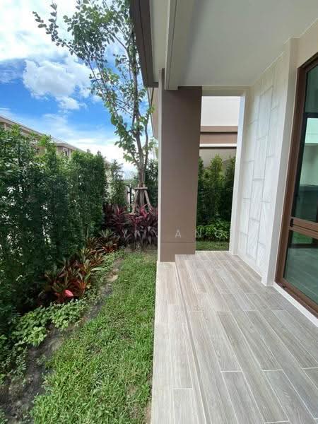Burasiri Krungthep Kreetha, Bangkok, 95 Soi Pracha Ruam Chai, Hua Mak, Bang Kapi, Bangkok, 4 Bedrooms, 300 sqm, Single Detached House For Rent, by Ivy Jang, 500625499 - DDproperty.com