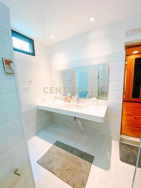 4 bedrooms, excellent condition, built in 2017, 6 car parking spaces., Bangkok, Samsen Nai, Phaya Thai, Bangkok, 3 Bedrooms, 400 sqm, Single Detached House For Rent, by Pattanan Apirayothin, 500625501 - DDproperty.com