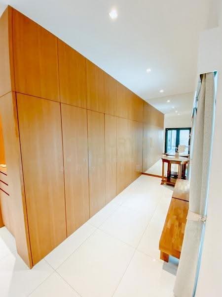 4 bedrooms, excellent condition, built in 2017, 6 car parking spaces., Bangkok, Samsen Nai, Phaya Thai, Bangkok, 3 Bedrooms, 400 sqm, Single Detached House For Rent, by Pattanan Apirayothin, 500625501 - DDproperty.com