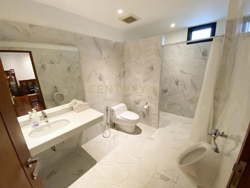 4 bedrooms, excellent condition, built in 2017, 6 car parking spaces., Bangkok, Samsen Nai, Phaya Thai, Bangkok, 3 Bedrooms, 400 sqm, Single Detached House For Rent, by Pattanan Apirayothin, 500625501 - DDproperty.com