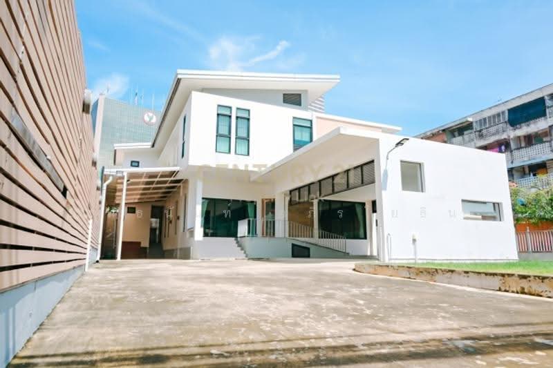 4 bedrooms, excellent condition, built in 2017, 6 car parking spaces., Bangkok, Samsen Nai, Phaya Thai, Bangkok, 3 Bedrooms, 400 sqm, Single Detached House For Rent, by Pattanan Apirayothin, 500625501 - DDproperty.com