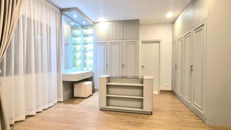 Centro Bangna, Samut Prakan, 111 Soi 3, Bang Kaeo, Bang Plee, Samut Prakan, 4 Bedrooms, 303 sqm, Single Detached House For Rent, by Sunitra Sachdev, 500625646 - DDproperty.com