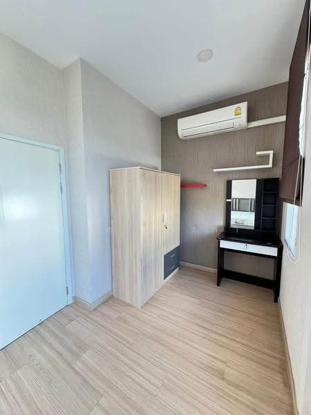 ให้เช่าทาวน์โฮมหลังริม ม.เสนาวีว่า เจซิตี้ ( J City ) ศรีราชา, Chon Buri (Pattaya), Surasak, Si Racha, Chon Buri (Pattaya), 3 Bedrooms, 65 sqm, Townhouse For Rent, by Dusit Saengfa, 500625656 - DDproperty.com