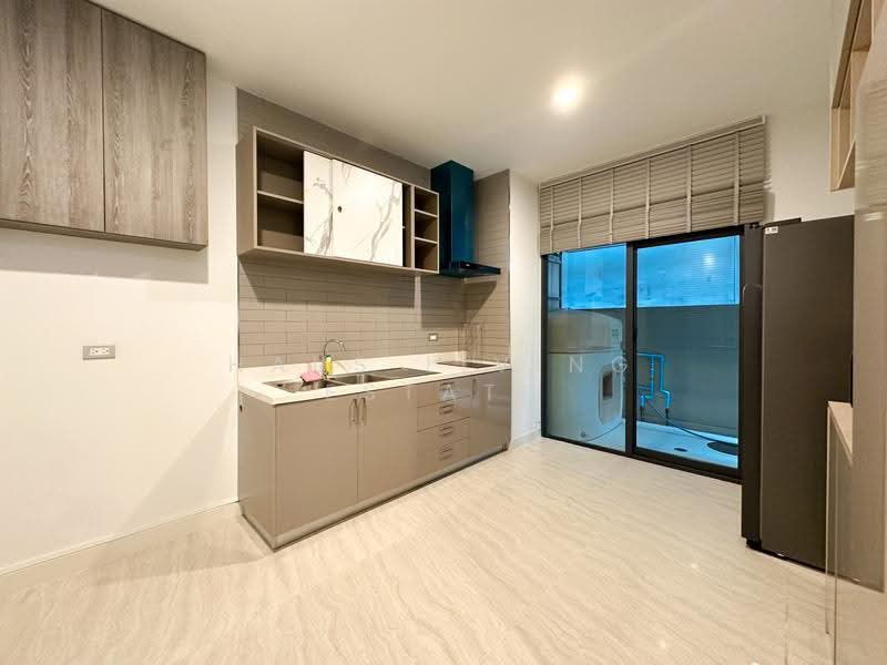 Baan Klang Muang Classe Ratchayothin, Bangkok, Chatuchak, Bangkok, 2 Bedrooms, 214 sqm, Townhouse For Sale, by Haus Living Estate, 500626119 - DDproperty.com