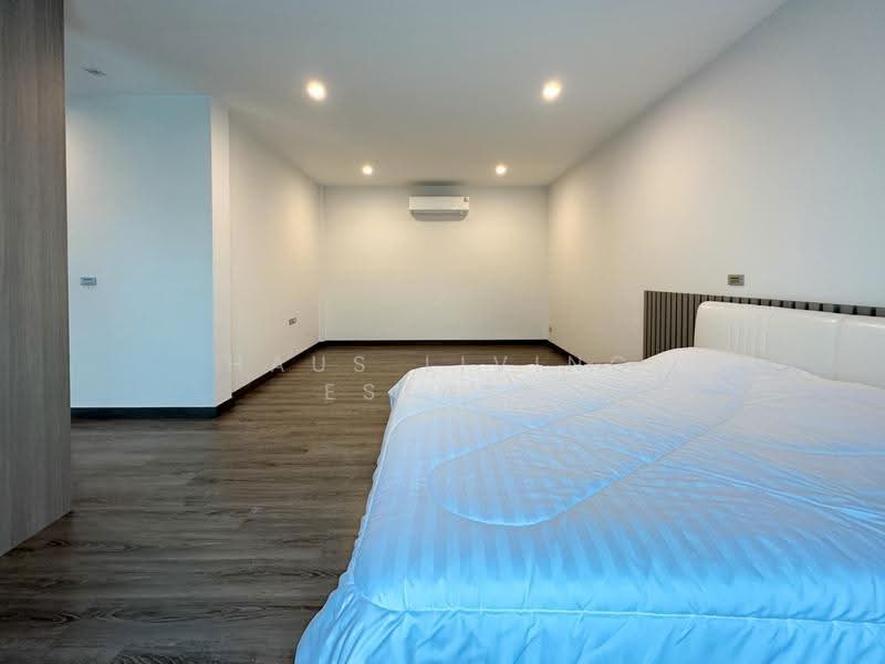 Baan Klang Muang Classe Ratchayothin, Bangkok, Chatuchak, Bangkok, 2 Bedrooms, 214 sqm, Townhouse For Sale, by Haus Living Estate, 500626119 - DDproperty.com