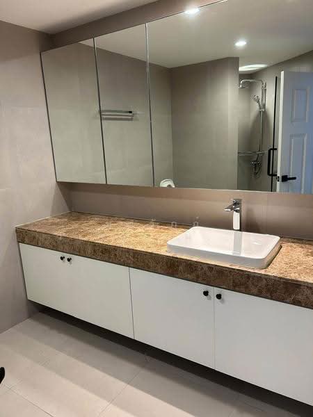Ruamsuk Condominium, Bangkok, 12 Soi Athakravi, Khong Tan, Khlong Toei, Bangkok, 3 Bedrooms, 325 sqm, Condo For Rent, by ทศวัฏฏ์ วิเศษสัมมาพันธ์, 500626173 - DDproperty.com