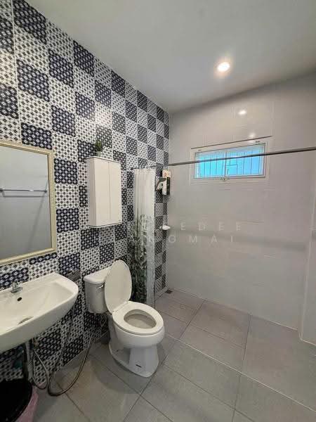 A house for rent near Sarasas Witaed Lanna School, Rental Price: 22,000 THB / month No.9H748, Chiang Mai, Mae Hia, Muang Chiang Mai, Chiang Mai, 2 Bedrooms, 100 sqm, Single Detached House For Rent, by Baandeedee Chiangmai, 500626298 - DDproperty.com