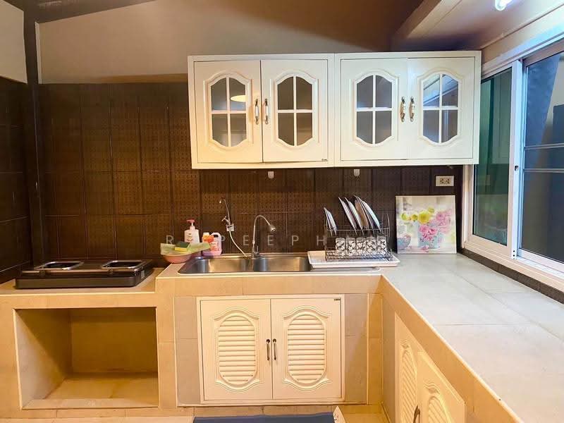Baan Royal Nakarin Villa, Bangkok, Liab Khlong Kled Road, Nong Bon, Prawet, Bangkok, 5 Bedrooms, 500 sqm, Townhouse For Rent, by Rapeephan, 500626405 - DDproperty.com