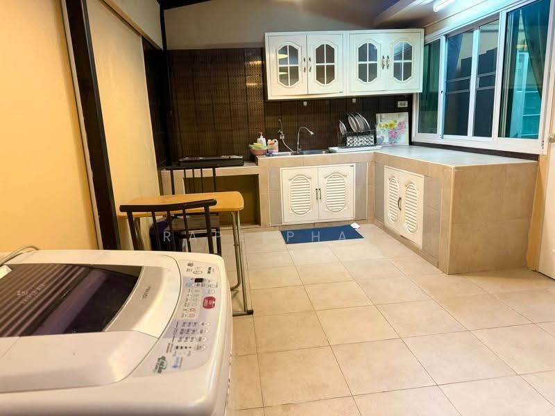 Baan Royal Nakarin Villa, Bangkok, Liab Khlong Kled Road, Nong Bon, Prawet, Bangkok, 5 Bedrooms, 500 sqm, Townhouse For Rent, by Rapeephan, 500626405 - DDproperty.com