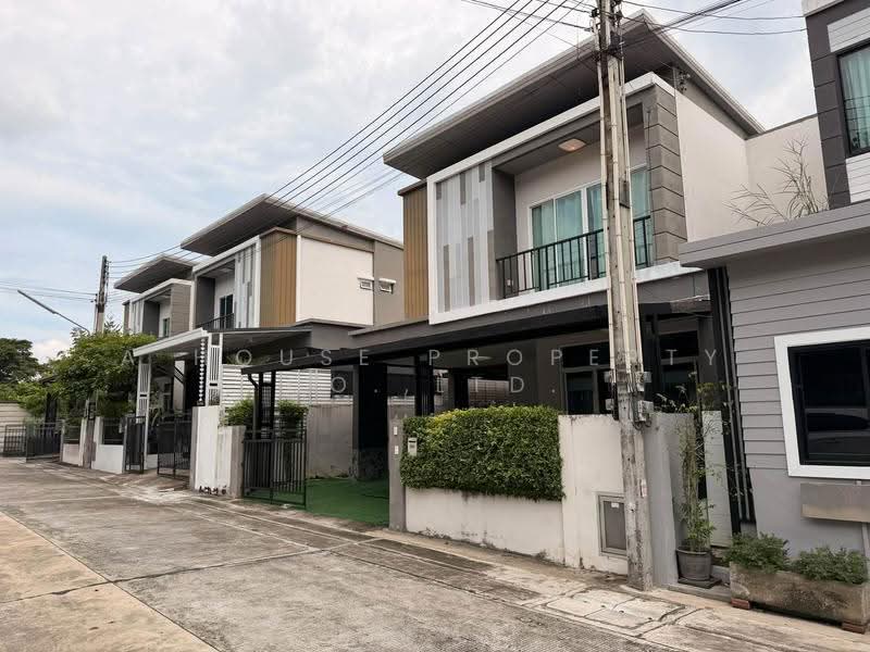 Semi-detached house for rent at Trio Town Village Assumption-Sriracha, Chon Buri (Pattaya), Surasak, Si Racha, Chon Buri (Pattaya), 3 Bedrooms, 120 sqm, Semi-Detached House (Twin House) For Rent, by A House Property Co.,Ltd., 500626428 - DDproperty.com