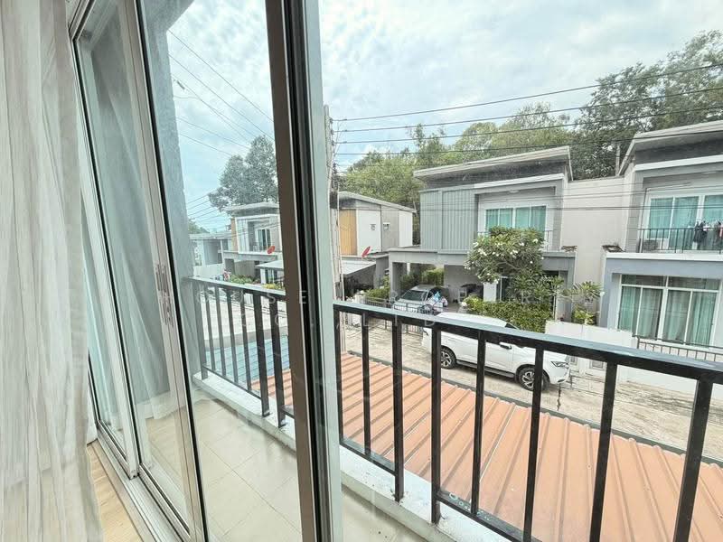 Semi-detached house for rent at Trio Town Village Assumption-Sriracha, Chon Buri (Pattaya), Surasak, Si Racha, Chon Buri (Pattaya), 3 Bedrooms, 120 sqm, Semi-Detached House (Twin House) For Rent, by A House Property Co.,Ltd., 500626428 - DDproperty.com
