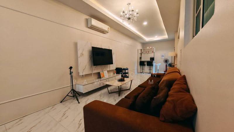 4-BR House, Chon Buri (Pattaya), Bang Lamung, Bang Lamung (Pattaya), Chon Buri (Pattaya), 4 Bedrooms, 400 sqm, Single Detached House For Sale, by Thitiporn Pawikham, 500626437 - DDproperty.com