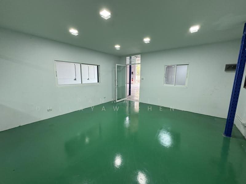 Warehouse for rent, 300 sq.m., in Thap Yao, Lat Krabang, Bangkok (JKPBKK1141), Bangkok, Thab Yao, Lat Krabang, Bangkok, , 300 sqm, Warehouse/Factory For Rent, by Pannawit Dullayawichenwut, 500626702 - DDproperty.com