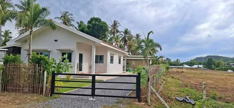 2-BR House, Prachuap Khiri Khan, Sam Roi Yot, Prachuap Khiri Khan, 2 Bedrooms, 120 sqm, Single Detached House For Rent, by Jirapat Chuangsawadsak, 500626749 - DDproperty.com