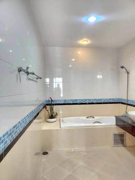 Citi Smart Sukhumvit 18, Bangkok, 366 Soi Sukhumvit 18, Sukhumvit Road, Khlong Toei, Bangkok, 3 Bedrooms, 180 sqm, Condo For Rent, by Phoom Imruangsri, 500626788 - DDproperty.com