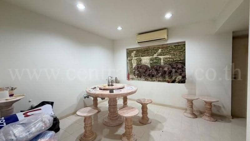 Mu Ban Nararom, Nonthaburi, Wat Chalo, Bang Kruai, Nonthaburi, 4 Bedrooms, 200 sqm, Townhouse For Sale, by คุณ มณีรัตน์ ( เจี๊ยบ ), 500627120 - DDproperty.com