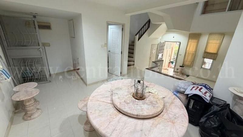Mu Ban Nararom, Nonthaburi, Wat Chalo, Bang Kruai, Nonthaburi, 4 Bedrooms, 200 sqm, Townhouse For Sale, by คุณ มณีรัตน์ ( เจี๊ยบ ), 500627120 - DDproperty.com