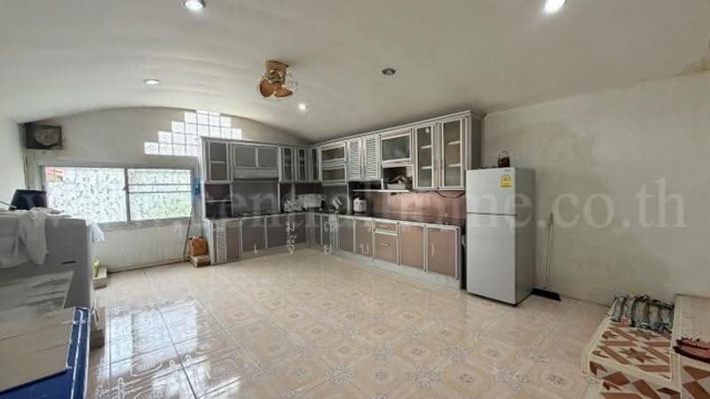 Mu Ban Nararom, Nonthaburi, Wat Chalo, Bang Kruai, Nonthaburi, 4 Bedrooms, 200 sqm, Townhouse For Sale, by คุณ มณีรัตน์ ( เจี๊ยบ ), 500627120 - DDproperty.com