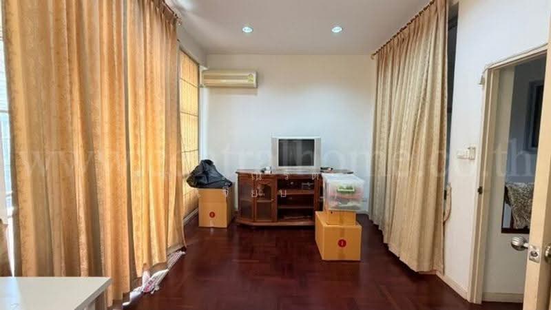 Mu Ban Nararom, Nonthaburi, Wat Chalo, Bang Kruai, Nonthaburi, 4 Bedrooms, 200 sqm, Townhouse For Sale, by คุณ มณีรัตน์ ( เจี๊ยบ ), 500627120 - DDproperty.com