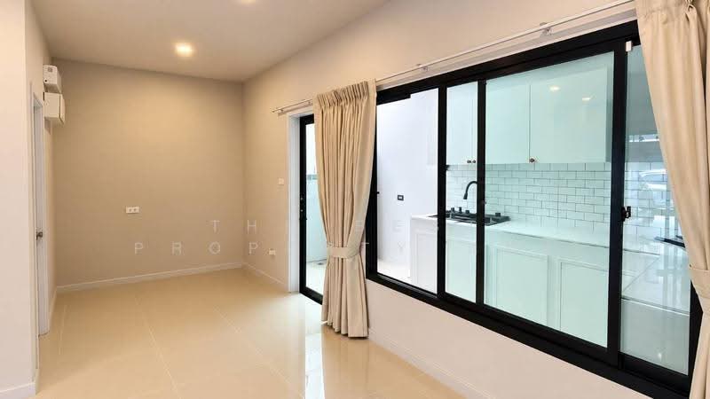 Britania Wongwaen Chatuchot : บริทาเนีย วงแหวน จตุโชติ, Pathum Thani, ถ. หทัยราษฎร์, Bung Kham Proi, Lam Luk Ka, Pathum Thani, 2 Bedrooms, 100 sqm, Townhouse For Sale, by The Best Property แป้ง, 500627206 - DDproperty.com