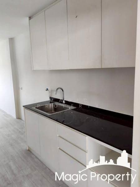4-Storey Commercial Building For Sale in Sukhumvit 42, Bangkok, Khlong Tan Nua, Watthana, Bangkok, , 150 sqm, Shophouse For Sale, by Magic Property, 500627628 - DDproperty.com