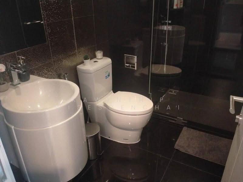 Rhythm Sukhumvit 36-38, Bangkok, 55 Soi Sukhumvit 36, Sukhumvit Road, Phra Kanong, Khlong Toei, Bangkok, 2 Bedrooms, 56 sqm, Condo For Rent, by Kawinthip Wisesdenchai, 500628241 - DDproperty.com