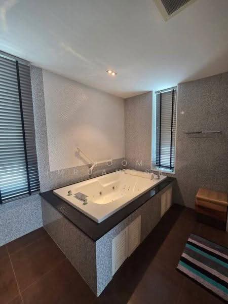2-BR Villa, Bangkok, Samsen Nok, Huai Khwang, Bangkok, 2 Bedrooms, 320 sqm, Villa For Sale, by Phoom Imruangsri, 500628584 - DDproperty.com