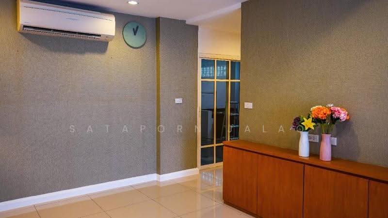 3-BR Townhouse, Bangkok, Thung Maha Mek, Sathon, Bangkok, 3 Bedrooms, 311 sqm, Townhouse For Rent, by Sataporn Jalao, 500628887 - DDproperty.com