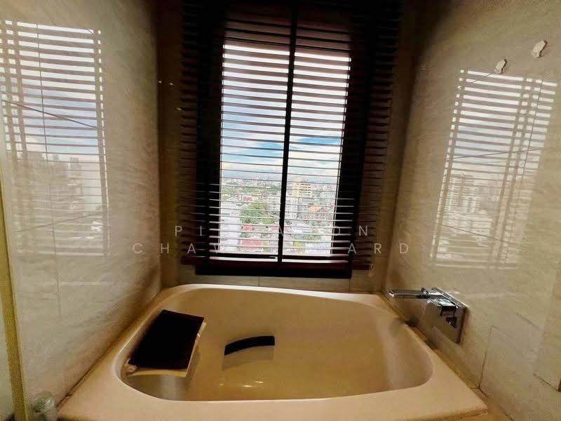 Maru Ekkamai 2, Bangkok, 70-5 Sukhumvit 63 Road, Phra Kanong Nua, Watthana, Bangkok, 2 Bedrooms, 61 sqm, Condo For Rent, by Pichamon Chawbantard, 500629051 - DDproperty.com
