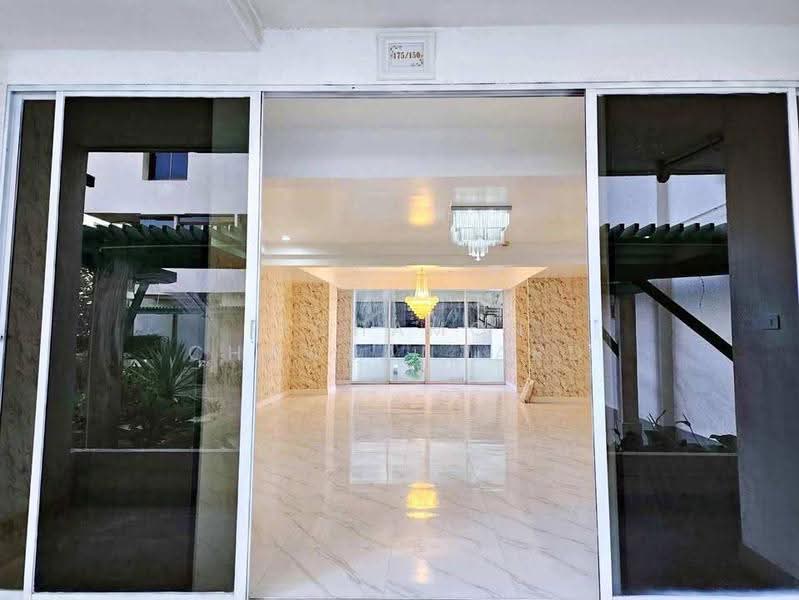 Supalai Place Sukhumvit 39, Bangkok, 175-179 Soi Sukhumvit 39 Sukhumvit Road, Khlong Tan Nua, Watthana, Bangkok, 4 Bedrooms, 219 sqm, Condo For Sale, by Pichamon Chawbantard, 500629248 - DDproperty.com