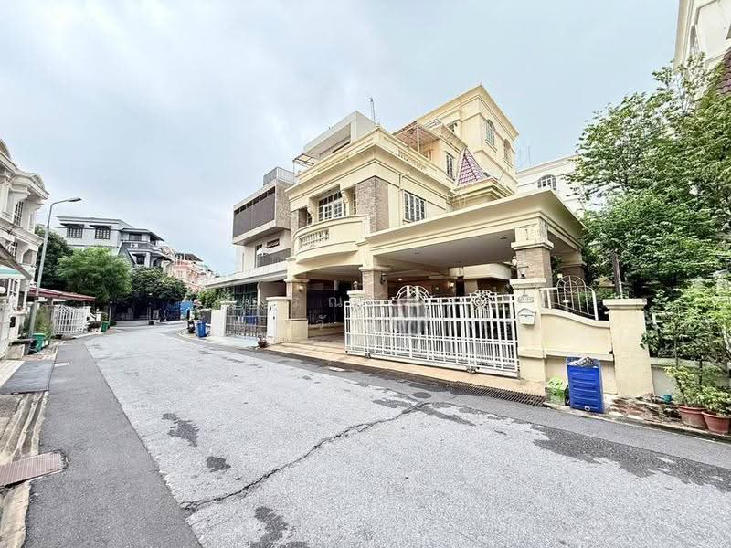 ขาย บ้านแฝด 4 ชั้น หมู่บ้าน ธาริณี ปิ่นเกล้า บรมราชชนนี 18, Bangkok, Taling Chan, Bangkok, 5 Bedrooms, 287 sqm, Semi-Detached House (Twin House) For Sale, by กรณวัสส์ กัณฑวัสส์วงส์, 500629394 - DDproperty.com