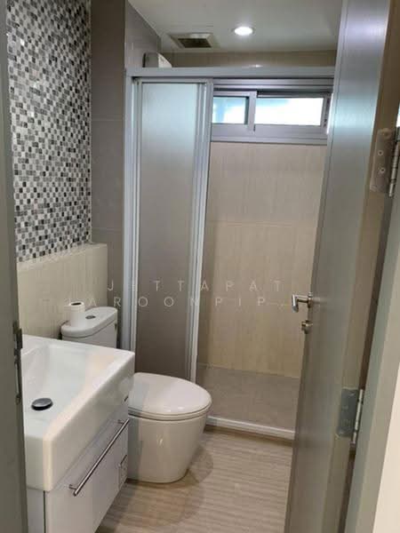 Life Ratchadapisek, Bangkok, 279 Ratchadapisaek Road, Huai Khwang, Bangkok, 2 Bedrooms, 56 sqm, Condo For Sale, by Jettapat Jaroonpipatkun, 500629927 - DDproperty.com