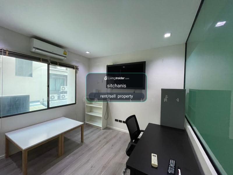 Baan Klang Muang Ratchayothin, Bangkok, 464 Phahonyothin Alley, Sena Nikhom, Chatuchak, Bangkok, 3 Bedrooms, 195 sqm, Townhouse For Rent, by สิทธิรัตช์ เเซ่ตั้ง, 500630137 - DDproperty.com