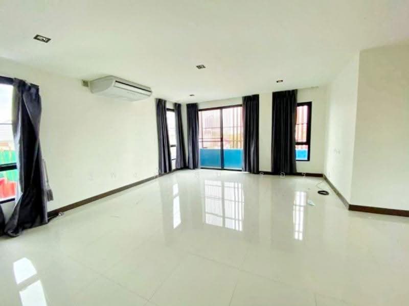 ไม่พบโครงการ, Bangkok, รัชดาภิเษก, Samsen Nok, Huai Khwang, Bangkok, 4 Bedrooms, 480 sqm, Townhouse For Rent, by ณัฐพงศ์ สุนทรอรุณ, 500630410 - DDproperty.com