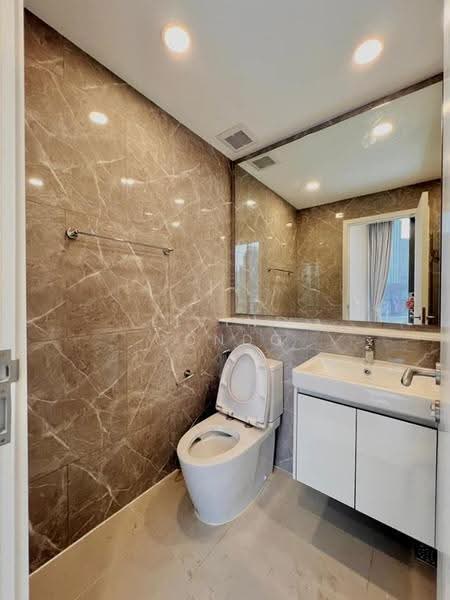 Mazarine Ratchayothin, Bangkok, Soi Phahonyothin 30, Phahonyothin Road, Chan Kasem, Chatuchak, Bangkok, 2 Bedrooms, 40 sqm, Condo For Rent, by Living Condo, 500630492 - DDproperty.com