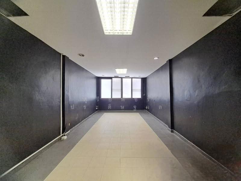 Commercial building on Tiwanon Road, at the entrance of Soi Tiwanon38 Nonthaburi, Nonthaburi, Tha-Sai, Muang Nonthaburi, Nonthaburi, , 170 sqm, Shophouse For Sale, by Sureepatch Praditthaphon, 500630695 - DDproperty.com