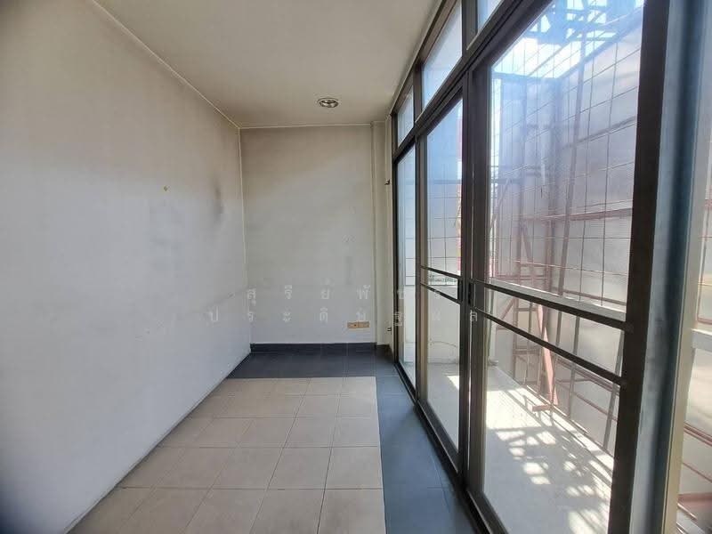 Commercial building on Tiwanon Road, at the entrance of Soi Tiwanon38 Nonthaburi, Nonthaburi, Tha-Sai, Muang Nonthaburi, Nonthaburi, , 170 sqm, Shophouse For Sale, by Sureepatch Praditthaphon, 500630695 - DDproperty.com