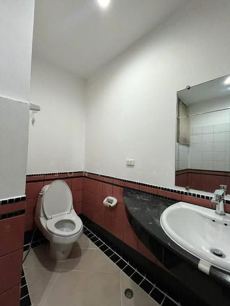 Charktip Court, Bangkok, 62 Soi Sukhumvit 51, Khlongtoei Nua, Watthana, Bangkok, 3 Bedrooms, 200 sqm, Apartment For Rent, by Kornkanok Sonvichai, 500631113 - DDproperty.com