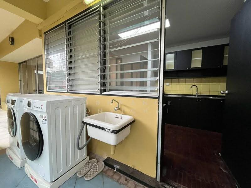 Charktip Court, Bangkok, 62 Soi Sukhumvit 51, Khlongtoei Nua, Watthana, Bangkok, 3 Bedrooms, 200 sqm, Apartment For Rent, by Kornkanok Sonvichai, 500631113 - DDproperty.com