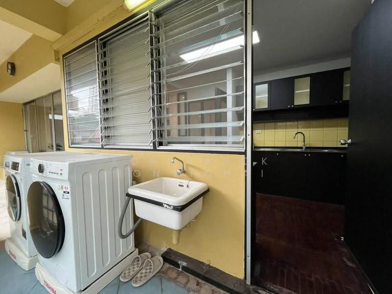 Charktip Court, Bangkok, 62 Soi Sukhumvit 51, Khlongtoei Nua, Watthana, Bangkok, 3 Bedrooms, 200 sqm, Apartment For Rent, by Kornkanok Sonvichai, 500631113 - DDproperty.com