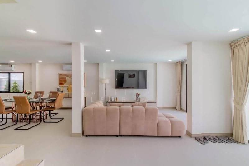 7-BR Villa, Chon Buri (Pattaya), Nong Pru, Bang Lamung (Pattaya), Chon Buri (Pattaya), 7 Bedrooms, 400 sqm, Villa For Sale, by Puttirat Kleebyam, 500631187 - DDproperty.com