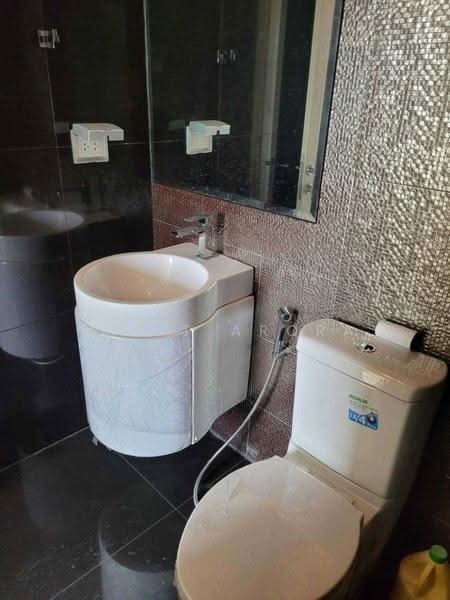 Rhythm Sukhumvit 36-38, Bangkok, 55 Soi Sukhumvit 36, Sukhumvit Road, Phra Kanong, Khlong Toei, Bangkok, 1 Bedroom, 34 sqm, Condo For Rent, by Vinit Arora, 500631914 - DDproperty.com