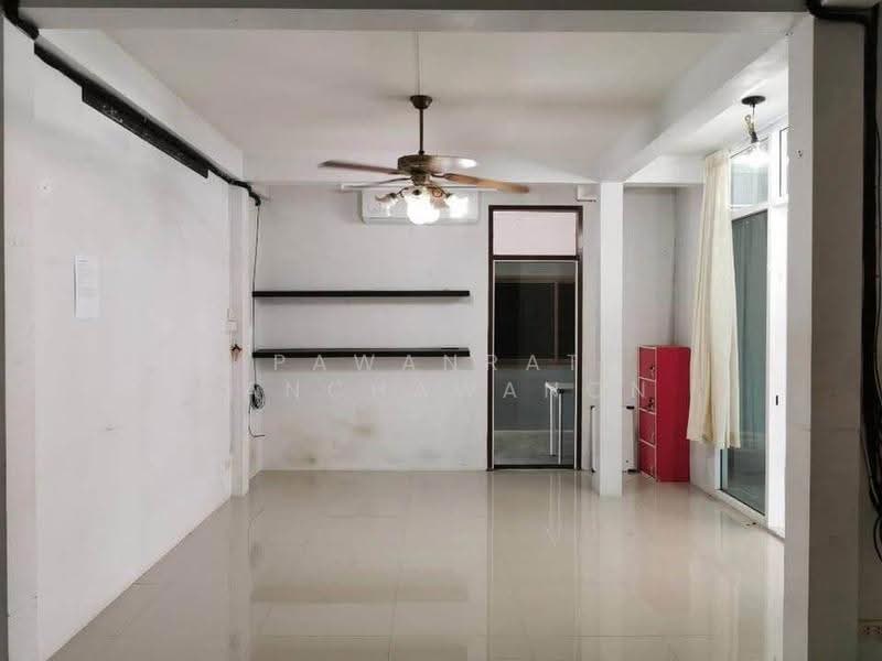undefined, Bangkok, Samsen Nok, Huai Khwang, Bangkok, 3 Bedrooms, 300 sqm, Single Detached House For Rent, by Pawanrat Panchawanon, 500632315 - DDproperty.com