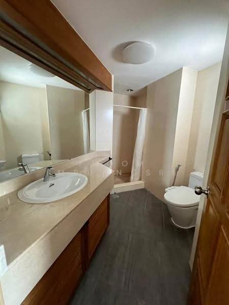Fifty Fifth Tower, Bangkok, 84 Soi Sukhumvit 55, Sukhumvit Road, Khlong Tan Nua, Watthana, Bangkok, 3 Bedrooms, 165 sqm, Condo For Rent, by Phoom Imruangsri, 500632355 - DDproperty.com