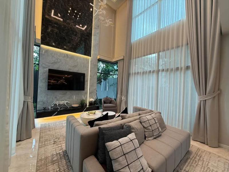Baan On Nut Sukhumvit 77, Bangkok, Sukhumvit 77 Road, Suan Luang, Bangkok, 4 Bedrooms, 587 sqm, Condo For Rent, by Ivy Jang, 500632410 - DDproperty.com