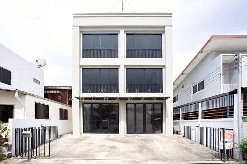 4-BR Townhouse, Bangkok, Praborommaharatchawang, Phra Nakhon, Bangkok, 4 Bedrooms, 288 sqm, Townhouse For Rent, by Pawanrat Panchawanon, 500632519 - DDproperty.com