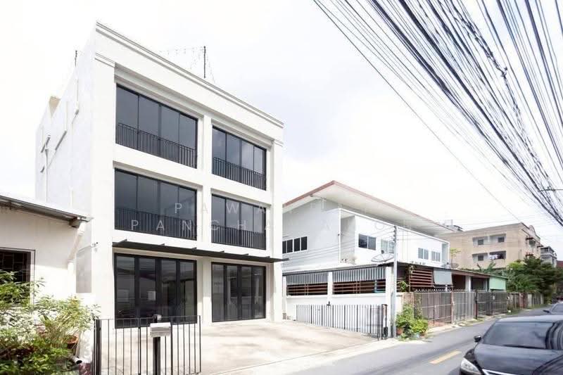4-BR Townhouse, Bangkok, Praborommaharatchawang, Phra Nakhon, Bangkok, 4 Bedrooms, 288 sqm, Townhouse For Rent, by Pawanrat Panchawanon, 500632519 - DDproperty.com